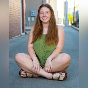 Old Navy ~ Size Women’s Large ~ Army green flowy button-up tank top!